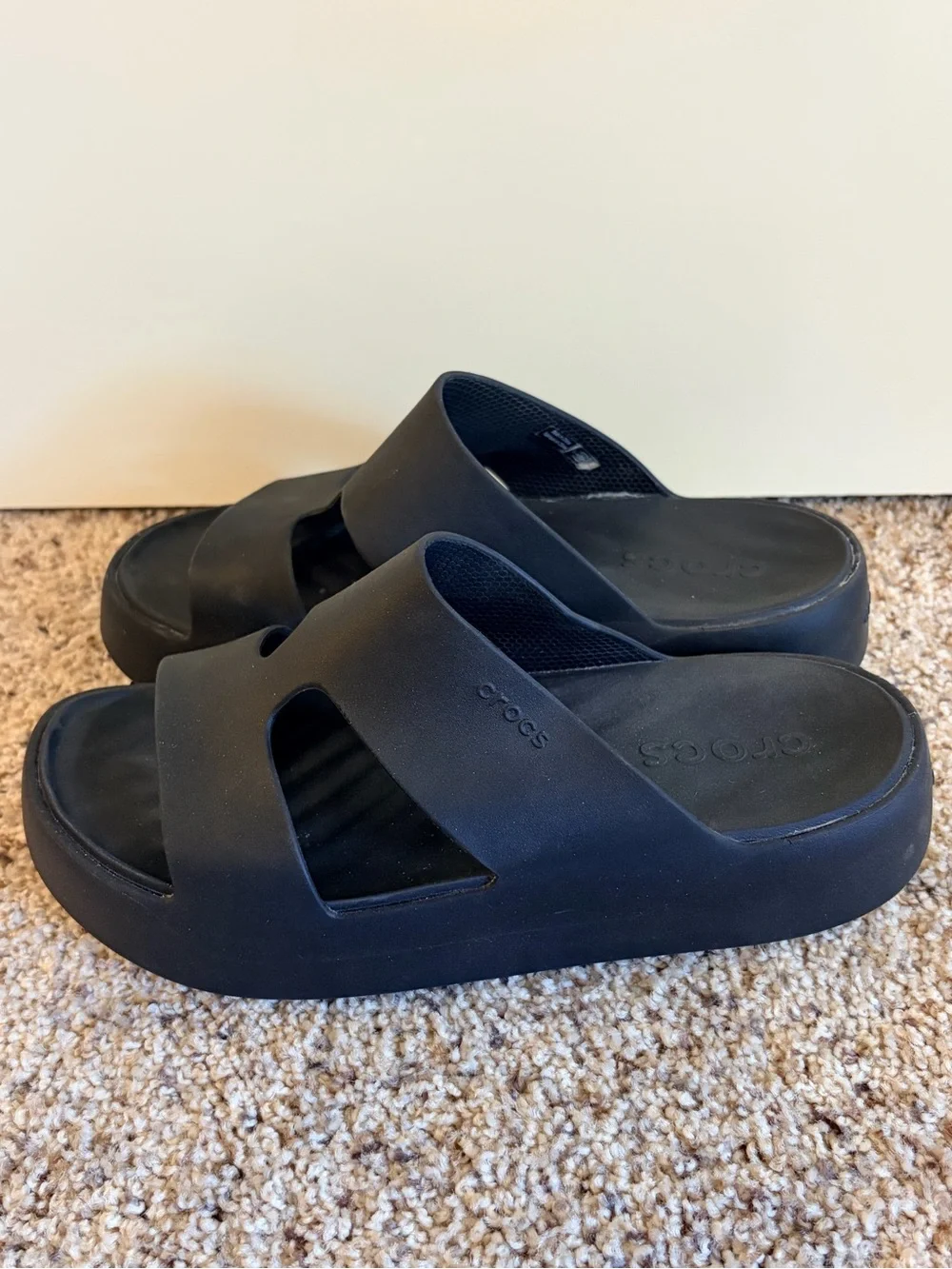 CROCS Getaway Black platform H strap sandals sz 7